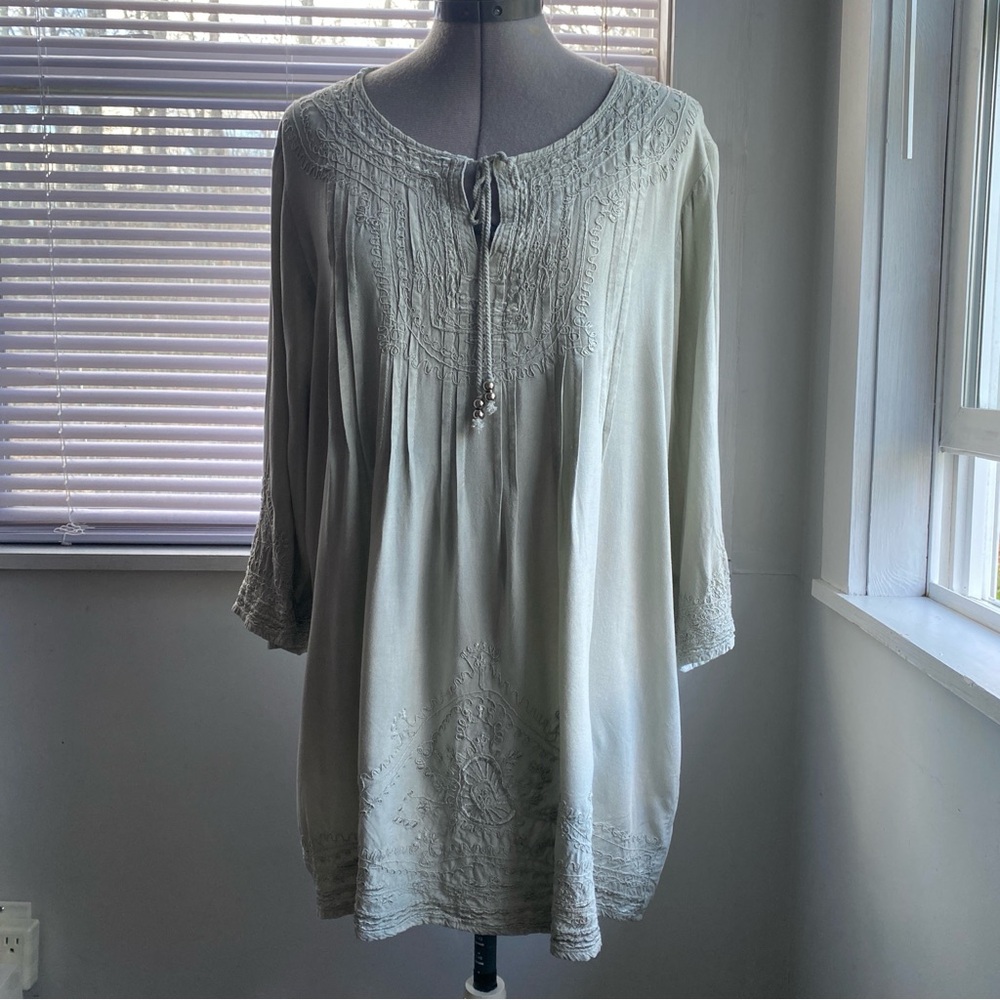 SOLITAIRE Pastel Sage Embroidered Tunic 3/4 Sleeves Size 1X